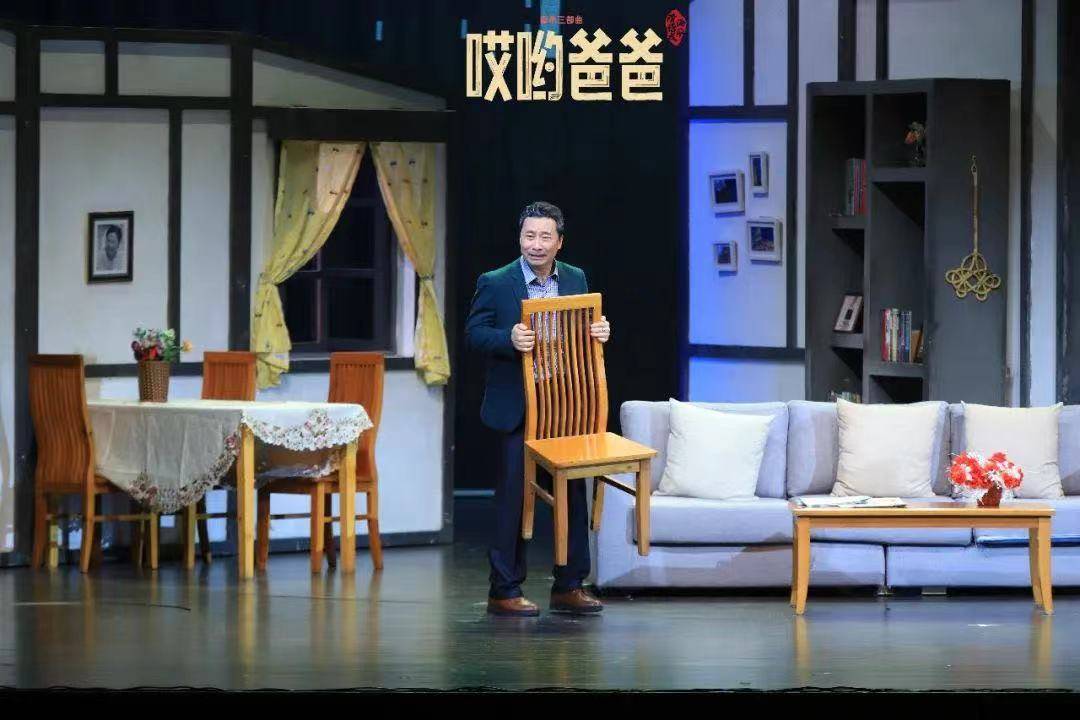 白玉兰戏剧奖 | "白玉兰"配角奖榜首小翁双杰:"小滑稽"也是大演员