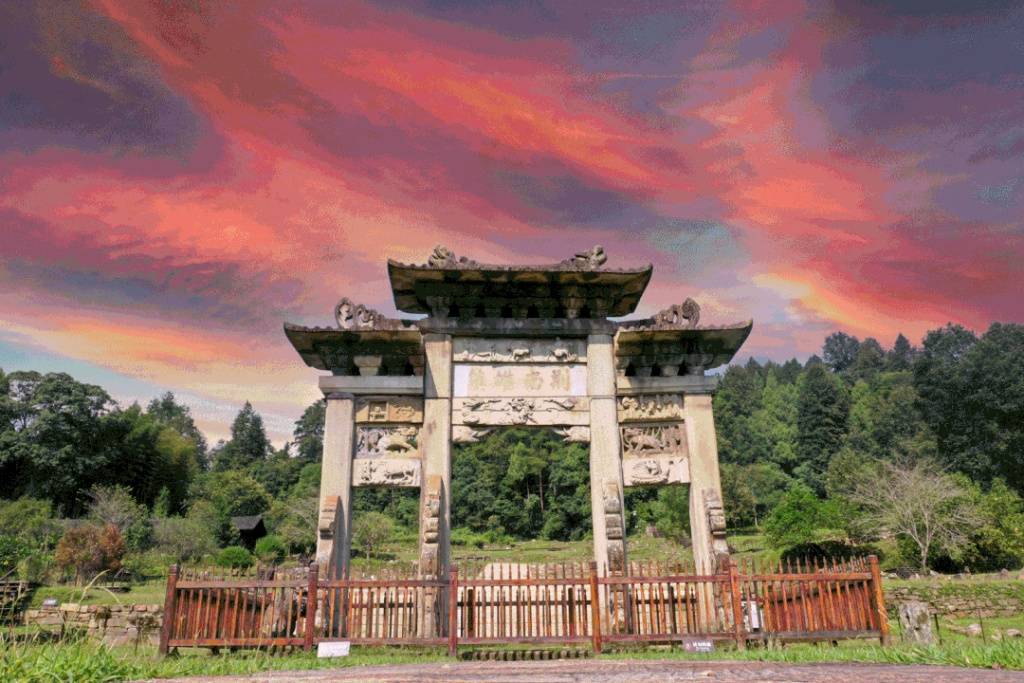 火爆全网的"特种兵式旅游",五一来咸丰攻略出炉_景区_森林_资料