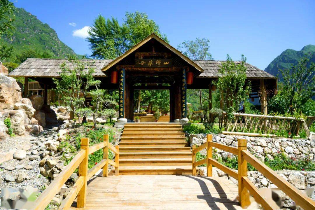 湾村各取一字而得名,是以田园综合,特色民宿等为主的高端观光休闲景区