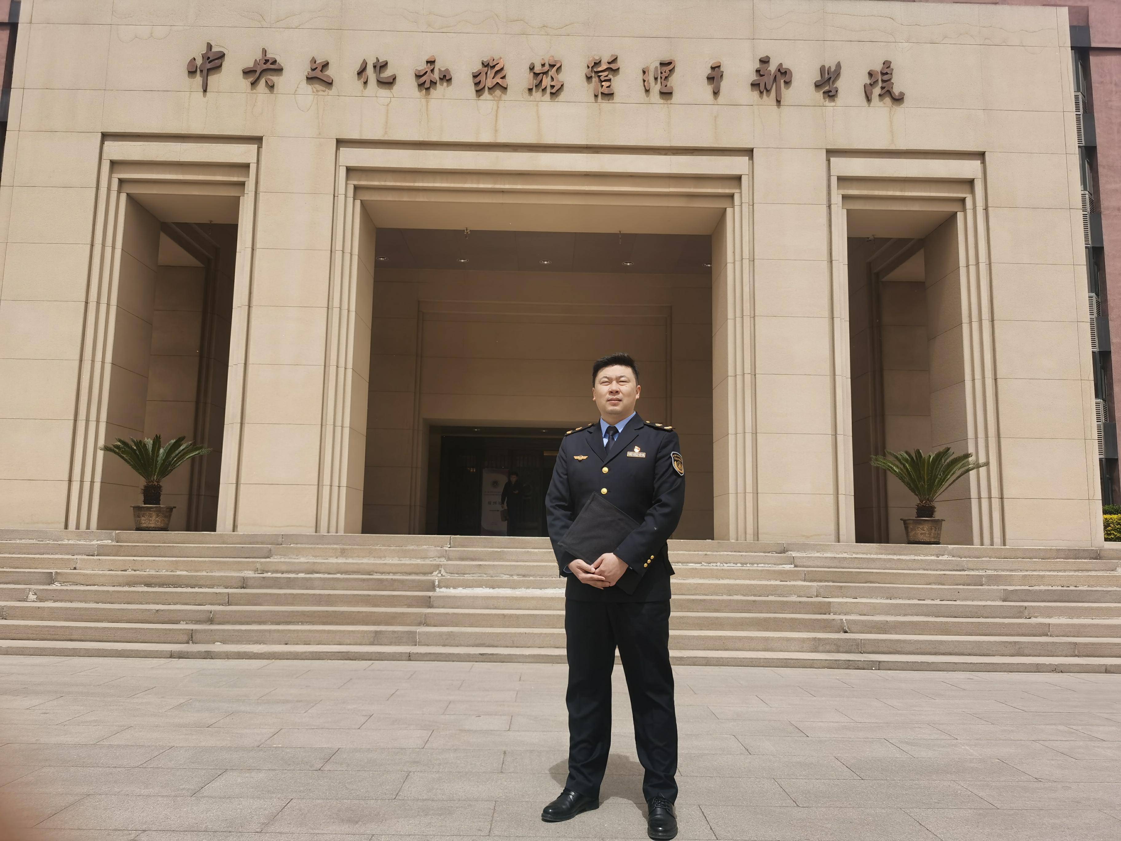 河南省五一劳动奖章获得者王磊:能帮助大家就是最大成就_郑州眼_工作