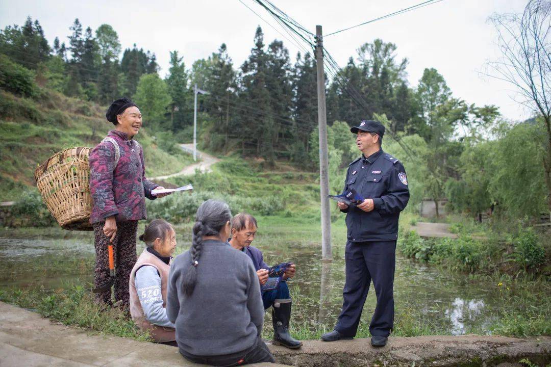 以心换心,如数家珍老陈名叫陈金全,是开阳县公安