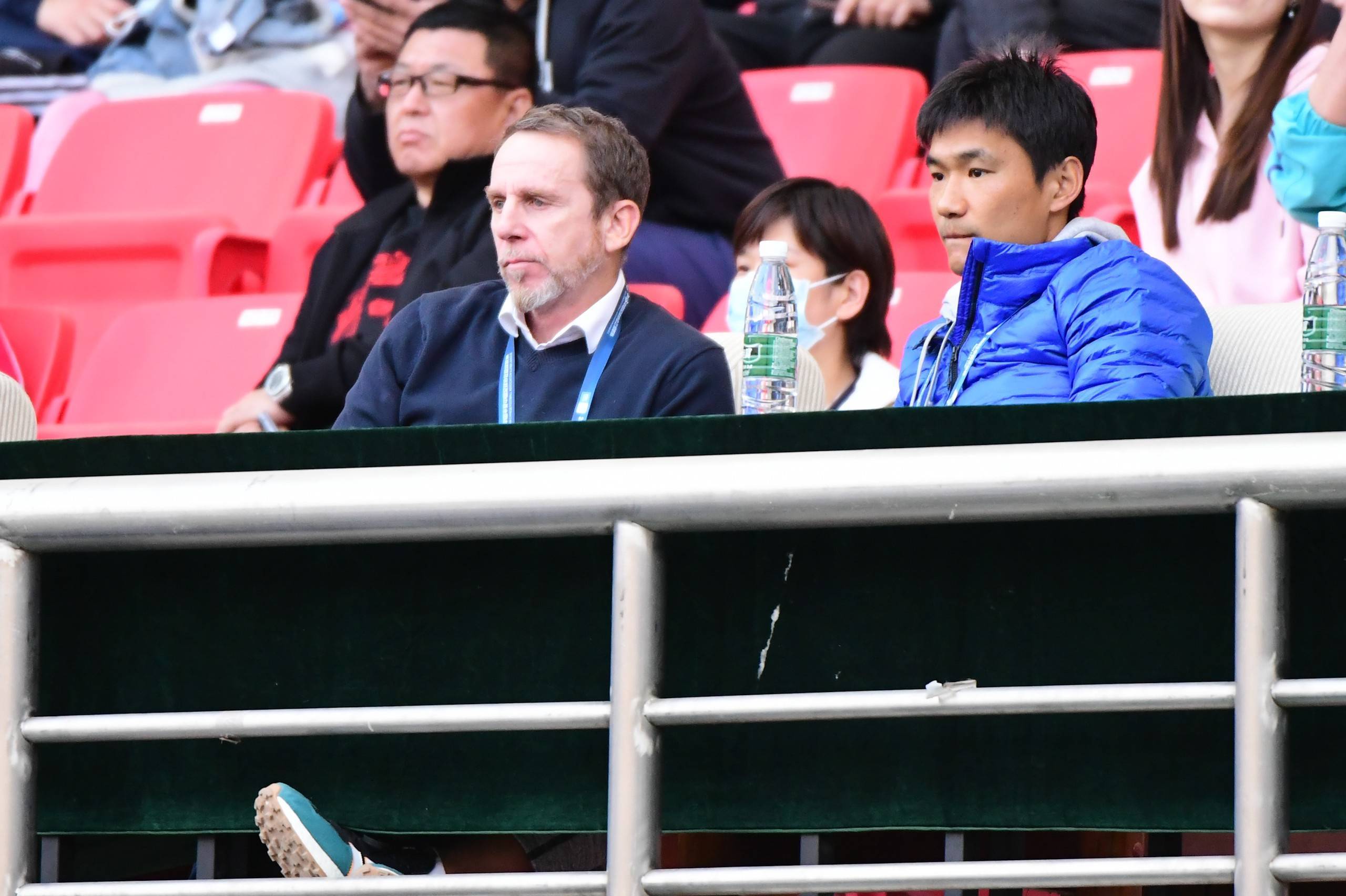 在替补球员的选择上,哈维尔下半场还先后让贺惯,杨世元和卡隆完成了