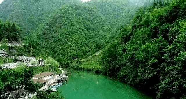08:00-18:00地理位置:绵阳市江油市马角镇岳村清沟漂流开放时间:5月1