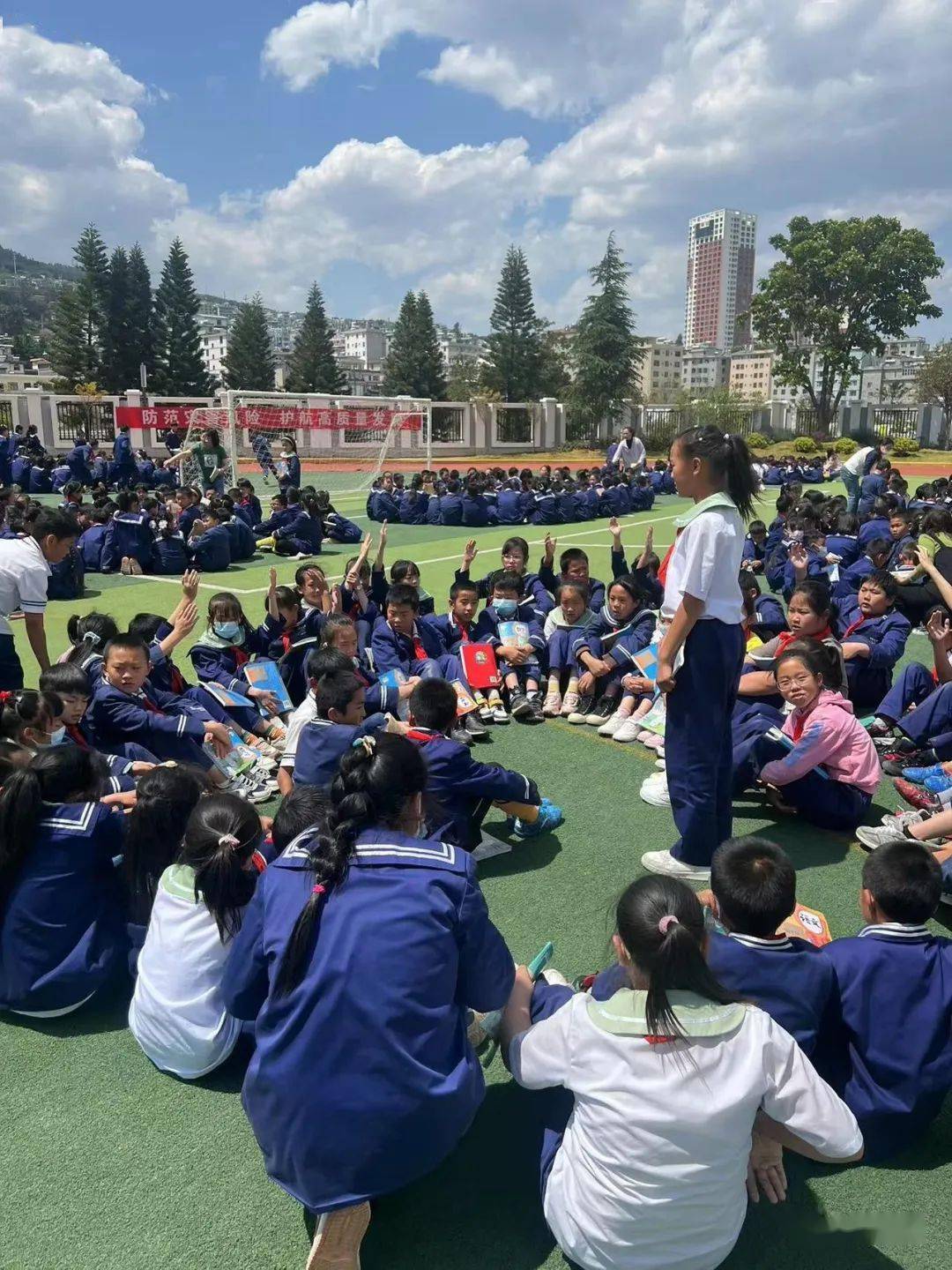 下关三小开展防震应急避险演习_工作_科普_教育