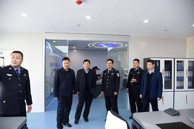 刘剑到滨城公安参观现代化刑事科学技术室"40年的变化可谓沧海桑田