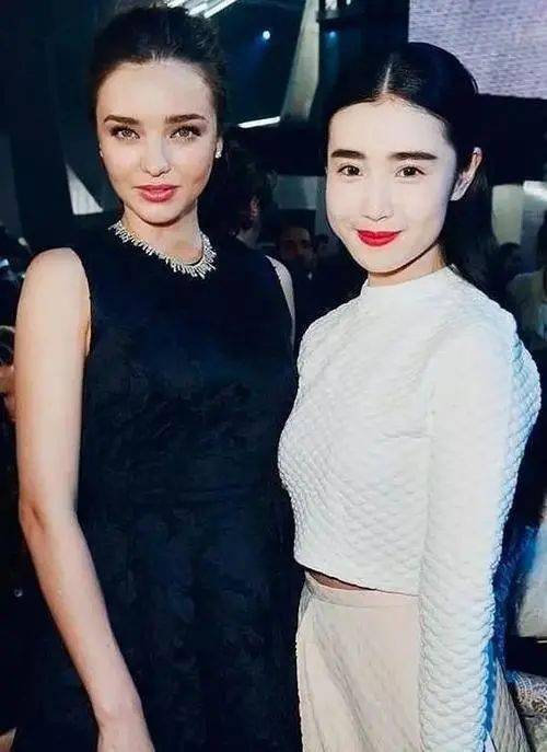 毛戈平这次翻车了?_调整_赵露思_五官