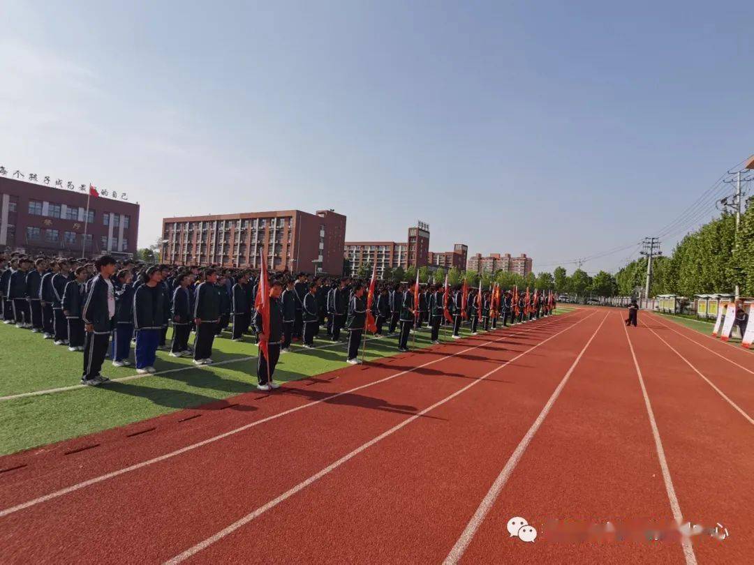 在莘州中学,选取三个班级在教室通过健康知识讲座,播放视频等方式开展