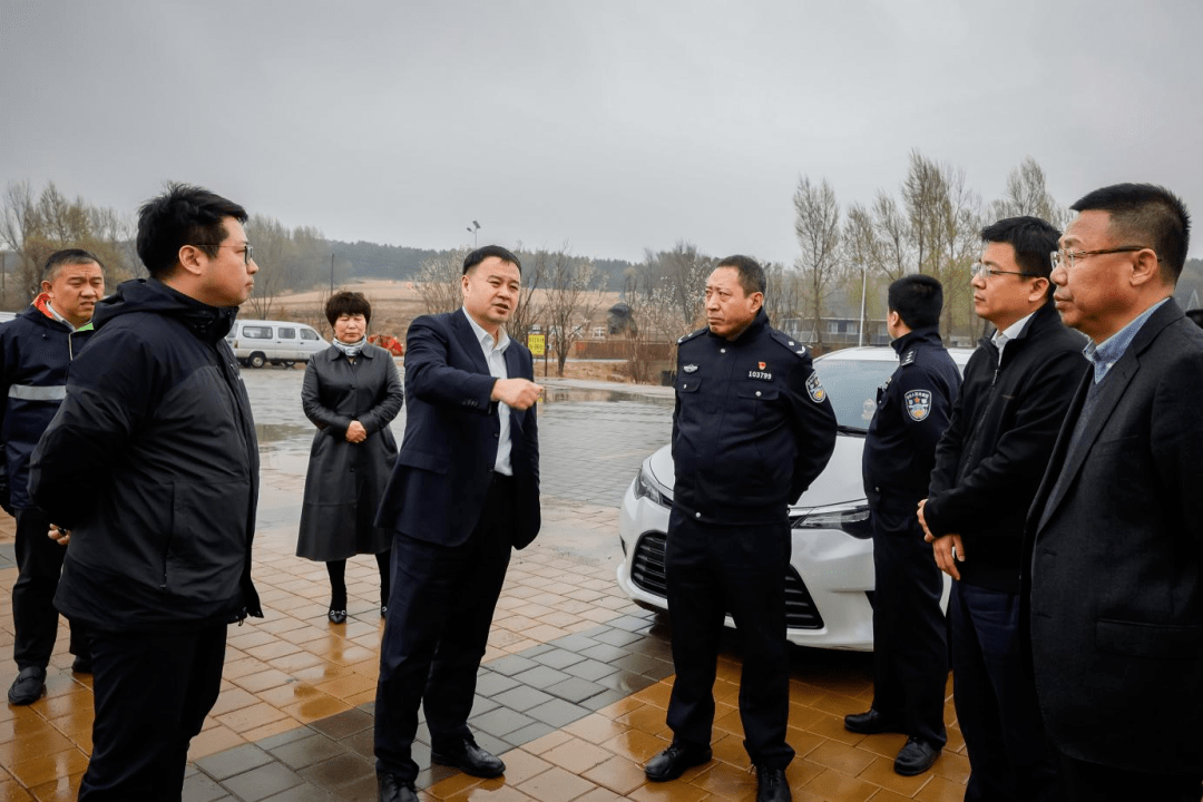 政务| 全力为群众"五一"期间出行提供高质量保障服务——周洪亮现场