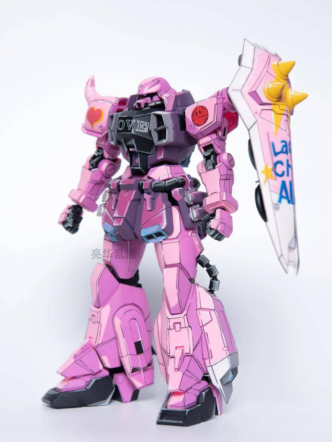 把fm风灵高达氛围感拉满黑白配,mgex强袭自由改色涂装我拿你当兄弟,你