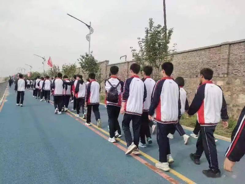 愿井陉二中的团员青年能够以本次徒步研学为契机,积极进取,争做新时代