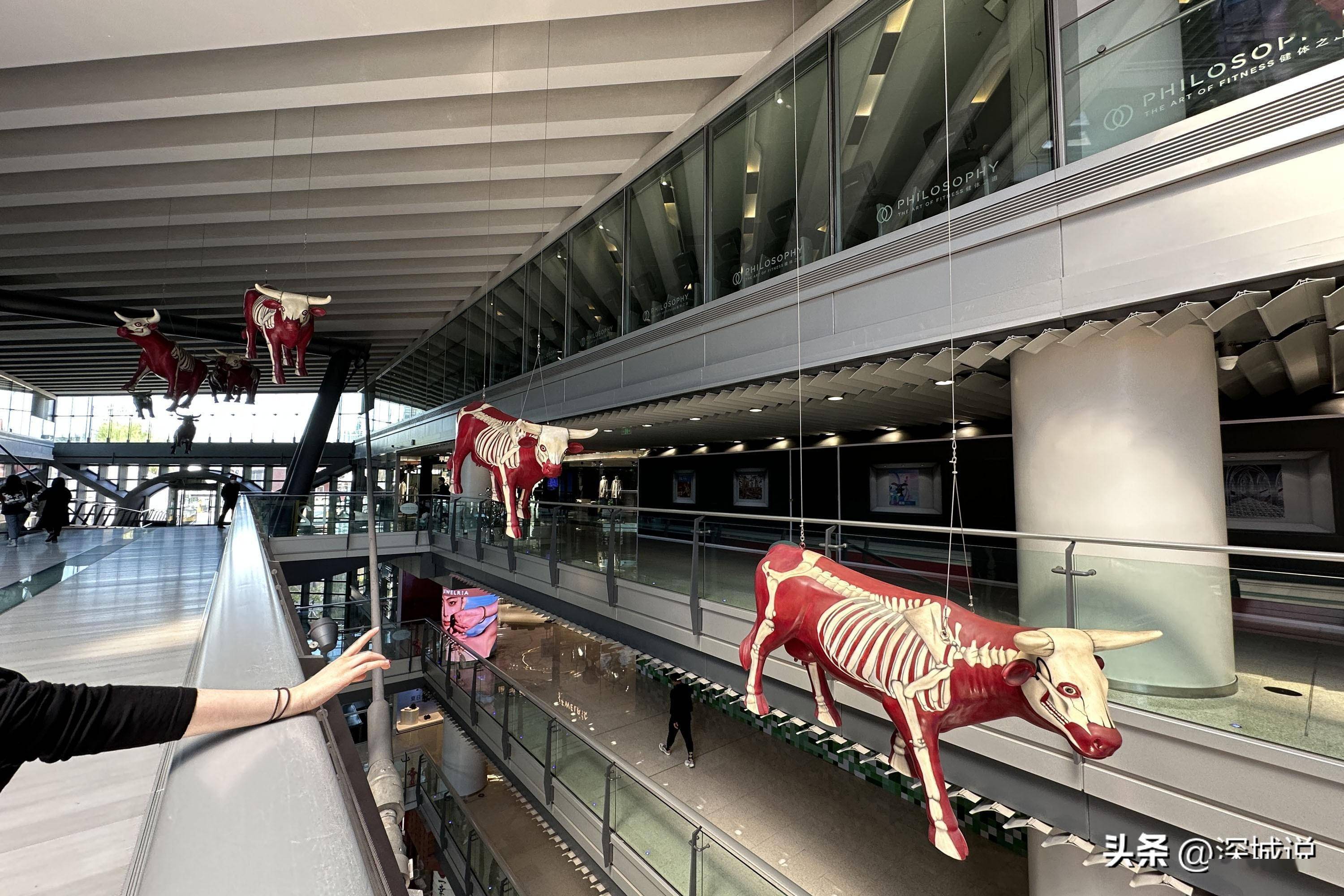 北京侨福芳草地,虽然是个商场,但真的把艺术玩透了_购物广场_装置