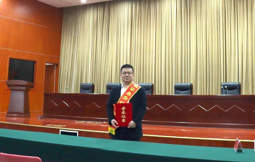 英轩重工装载机事业部副总经理闫云乔荣获"昌乐县劳动模范"称号_产品