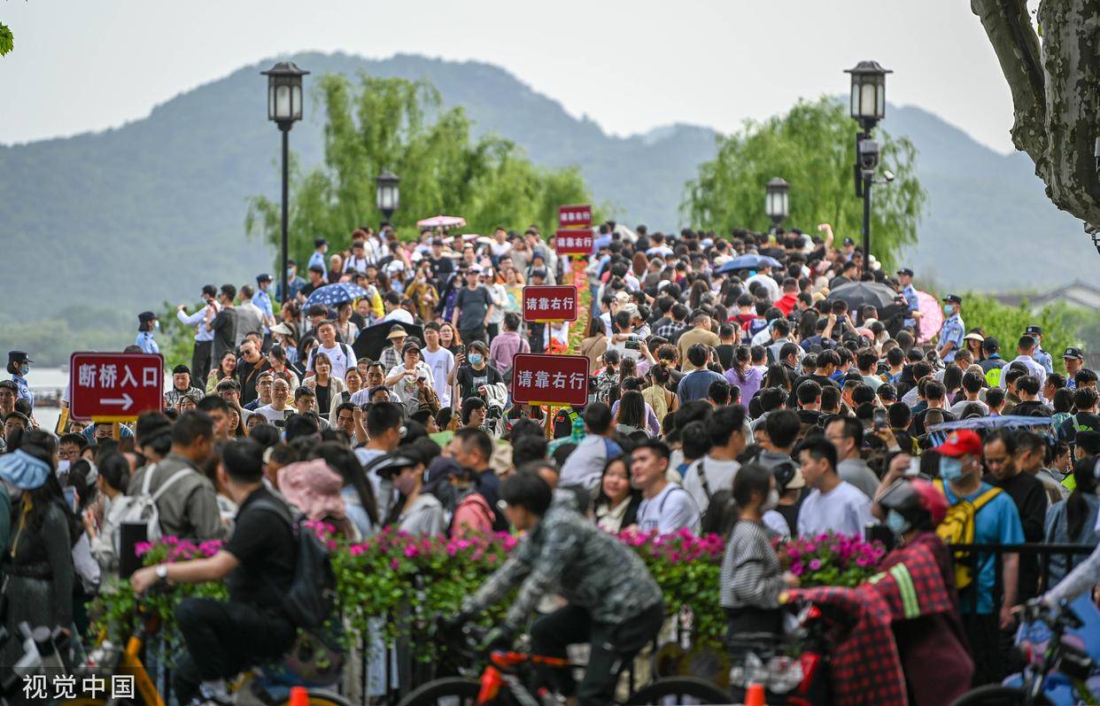 五一西湖游客图片