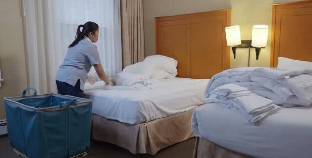 做了5年酒店保洁员阿姨的忠告:住酒店遇到这3种房间,能换掉最好_摄像