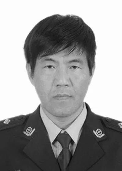 4月29日上午,临汾市尧都区公安局因公牺牲民警裴军同志的遗体告别仪式