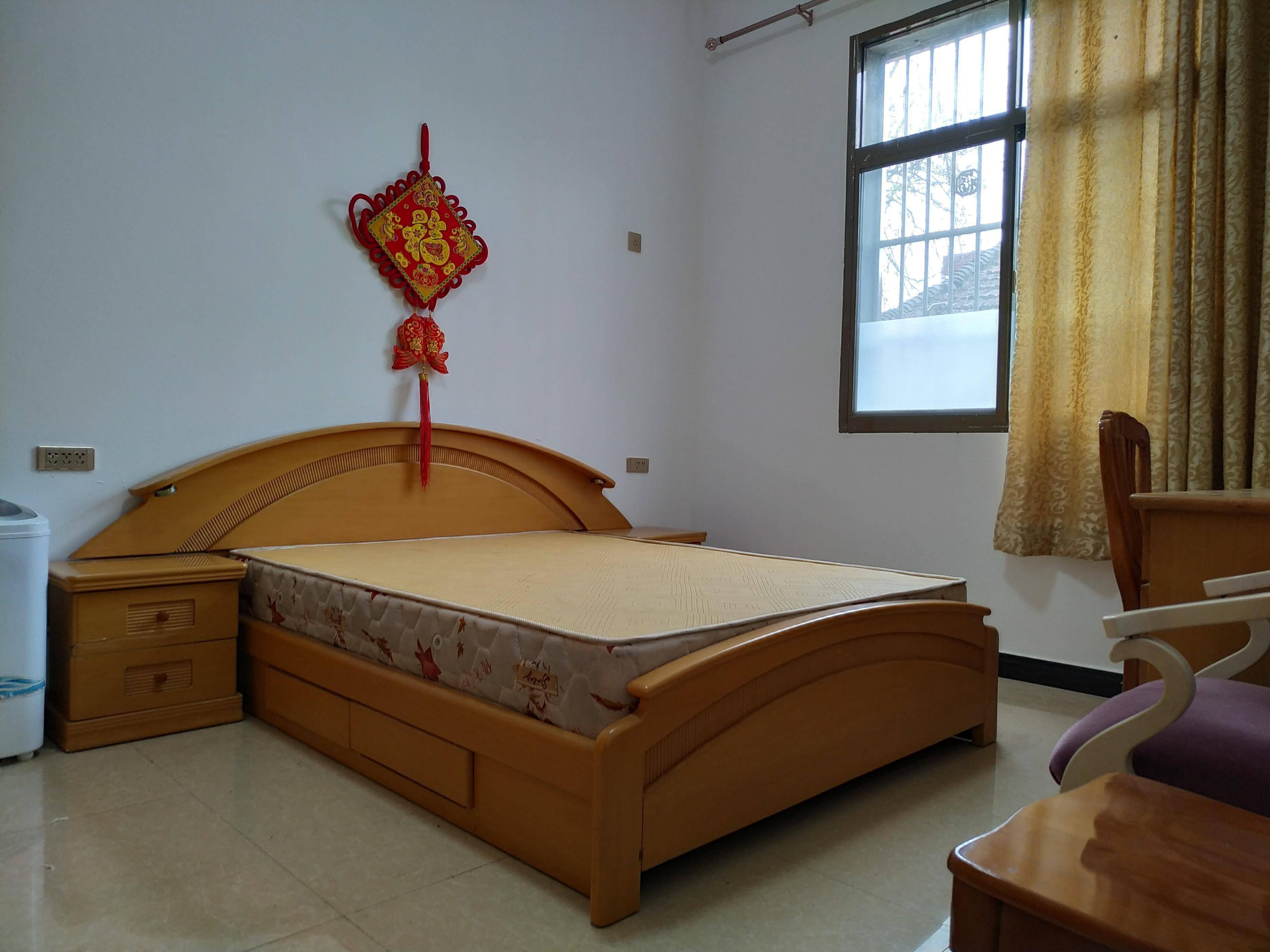 西安秦岭山脚下闲置房子上网出租,两层的小院年租金不到2万_农村_汤峪