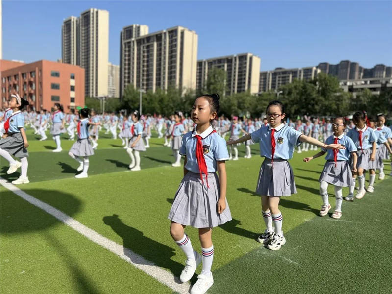 西安市浐灞第三小学举行第四届春季运动会_进行了_全体_获奖