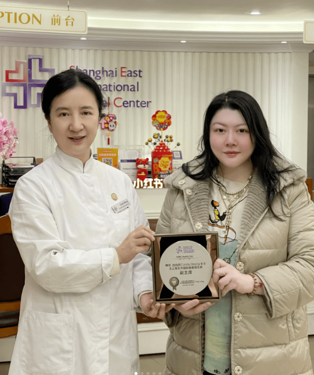 向太唯一的"神秘女儿",终于露脸了_向均羚_丁佩_向华强