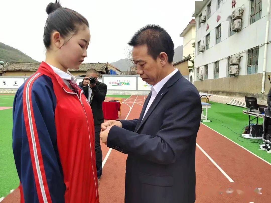 弘扬"五四"精神 唱响青春旋律——洮坪镇初级中学举行迎"五四"歌咏