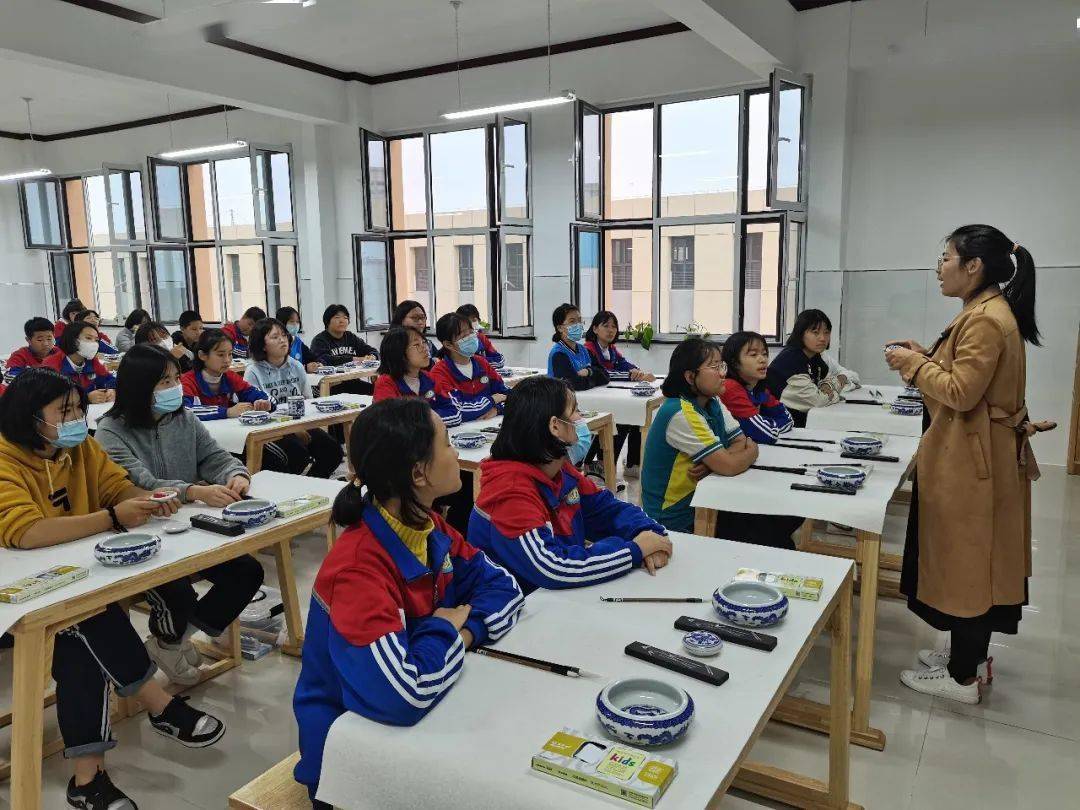 魅力社团 精彩校园 ——顺平县第三初级中学开设形式多样的兴趣社团