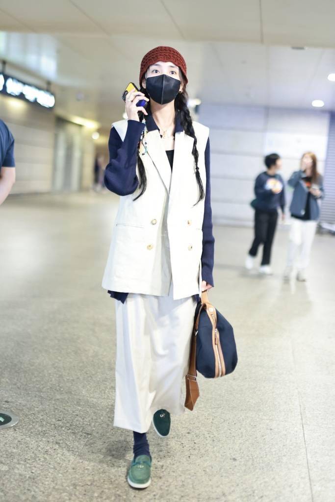 2023年5月3日,上海,王紫璇抵达虹桥机场.