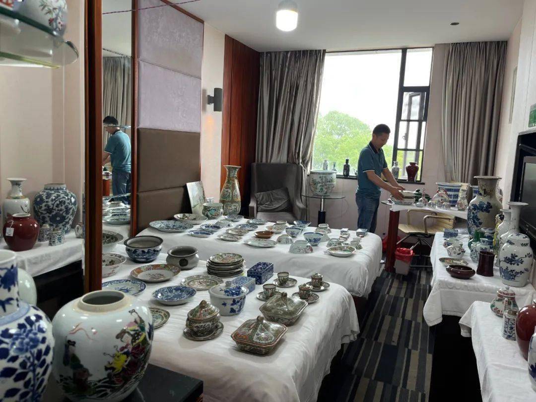 古玩市场的魅力与变迁：黄石的缩影