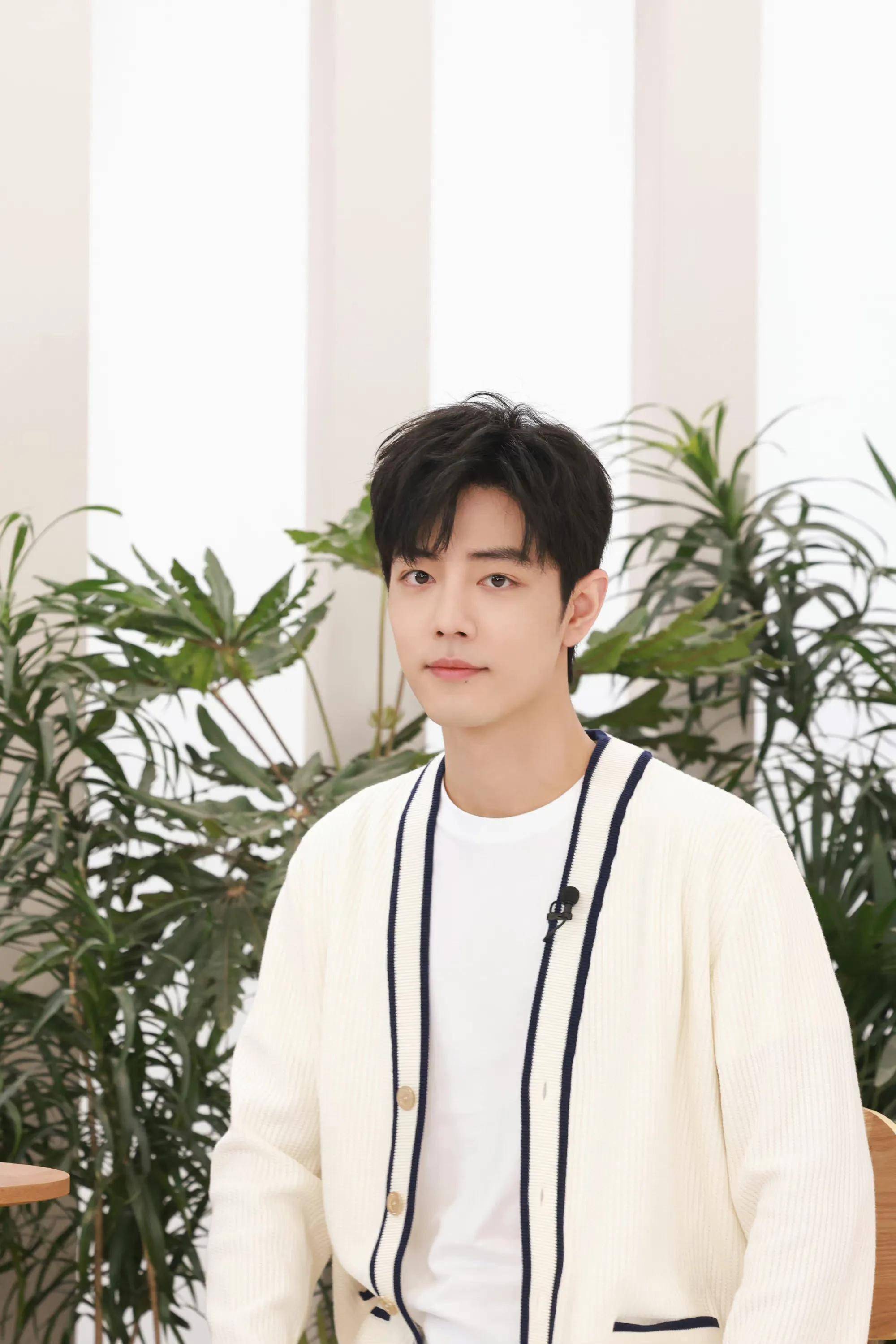 肖战时尚写真集:玉树临风,英俊潇洒