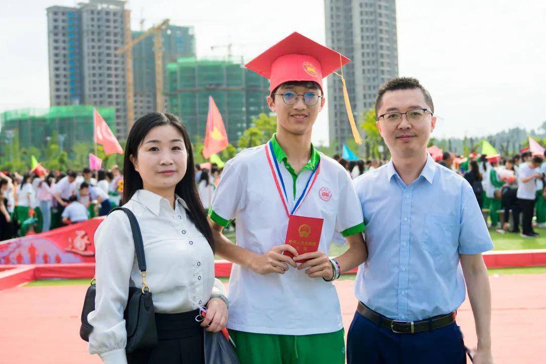 仪陇中学隆重举行高2023届成人典礼_青年_学子_高三