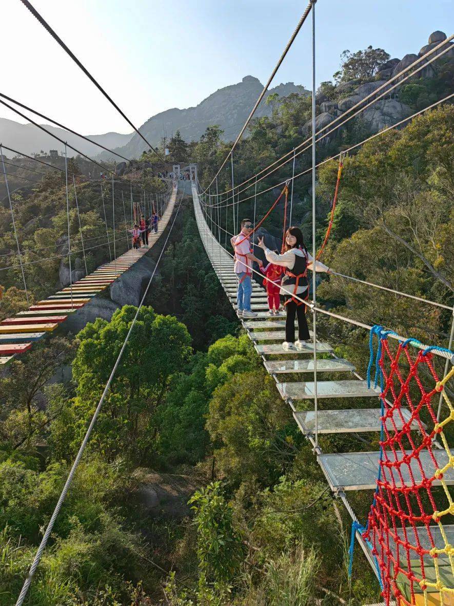 钢丝绳踩单车,玻璃吊桥.福州又多了一处惊险刺激的游乐项目!