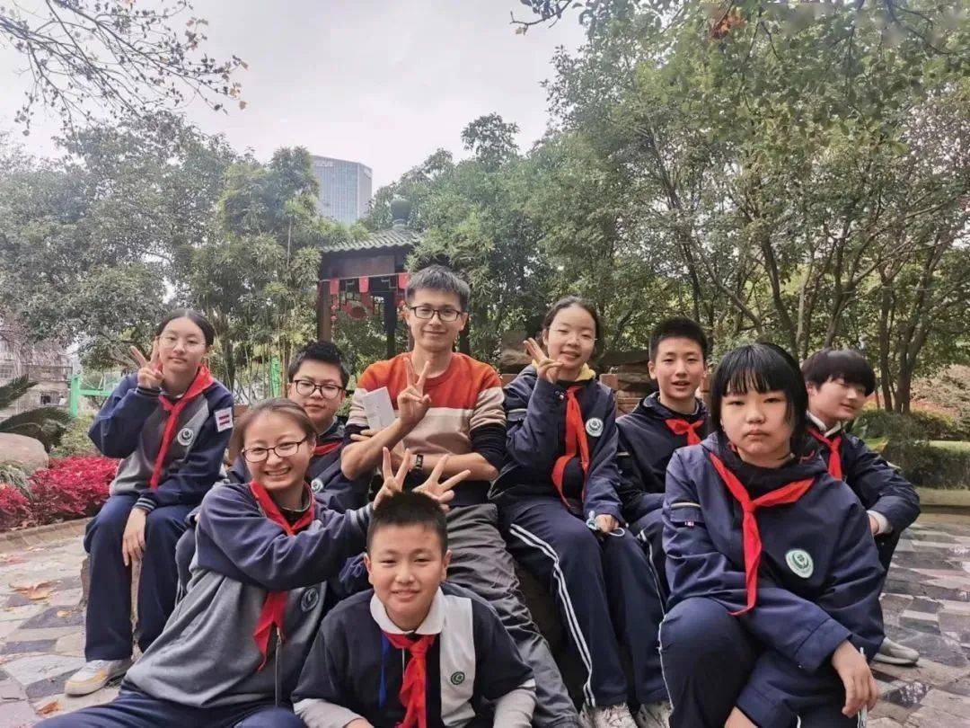 在美丽的校园中实现着"幸福梦""强校工程"实施以来,龙苑中学的发展