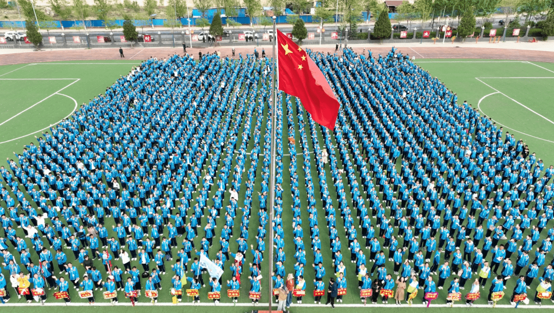 绿茵赛场展风姿,——临洮县椒山初级中学第十届体育艺术节全员运动