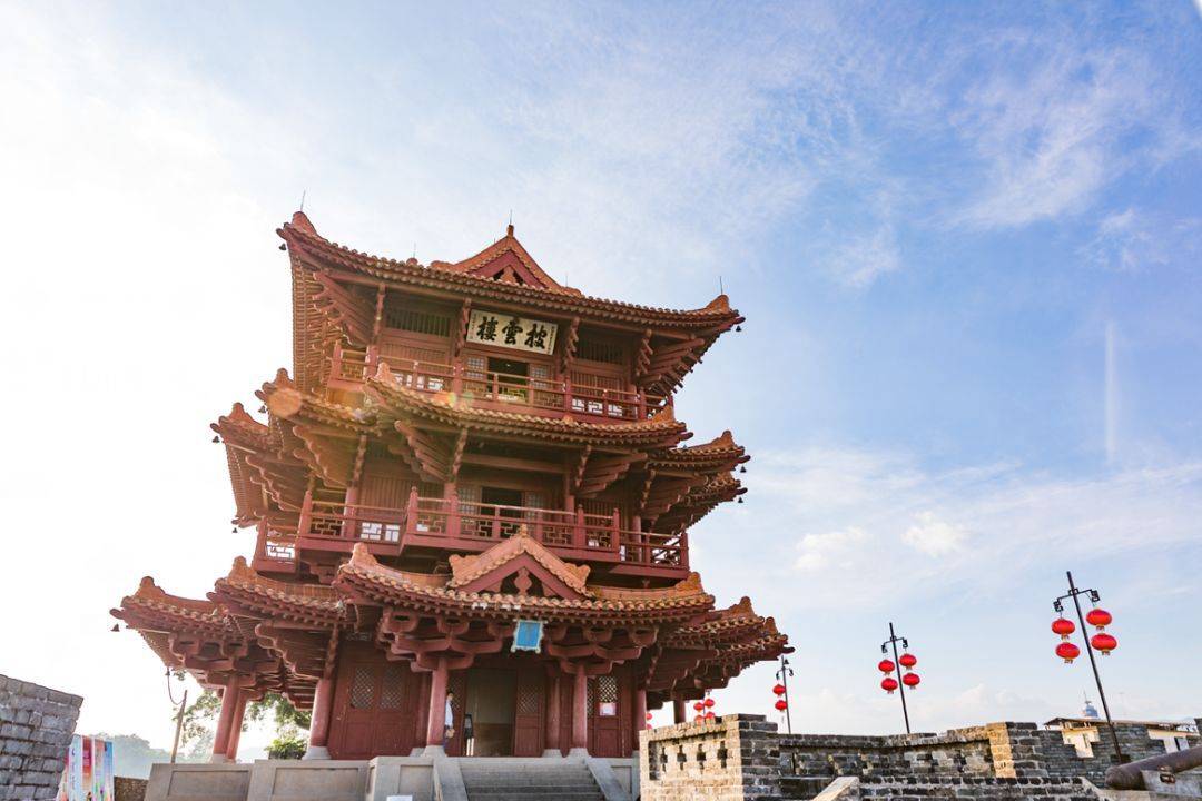 披云楼「我兴趣爱好广泛」△梁亮 摄作为一个朝气蓬勃,充满活力的城市