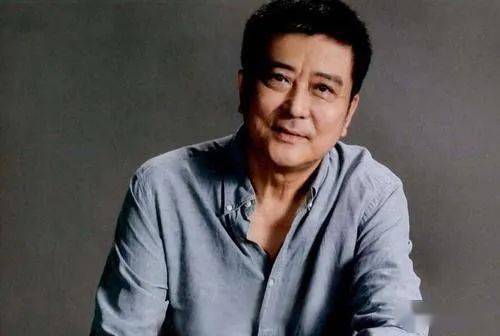 昔日北影"男神"卢君:与陈肖依离婚30年后,今66岁近况怎样?