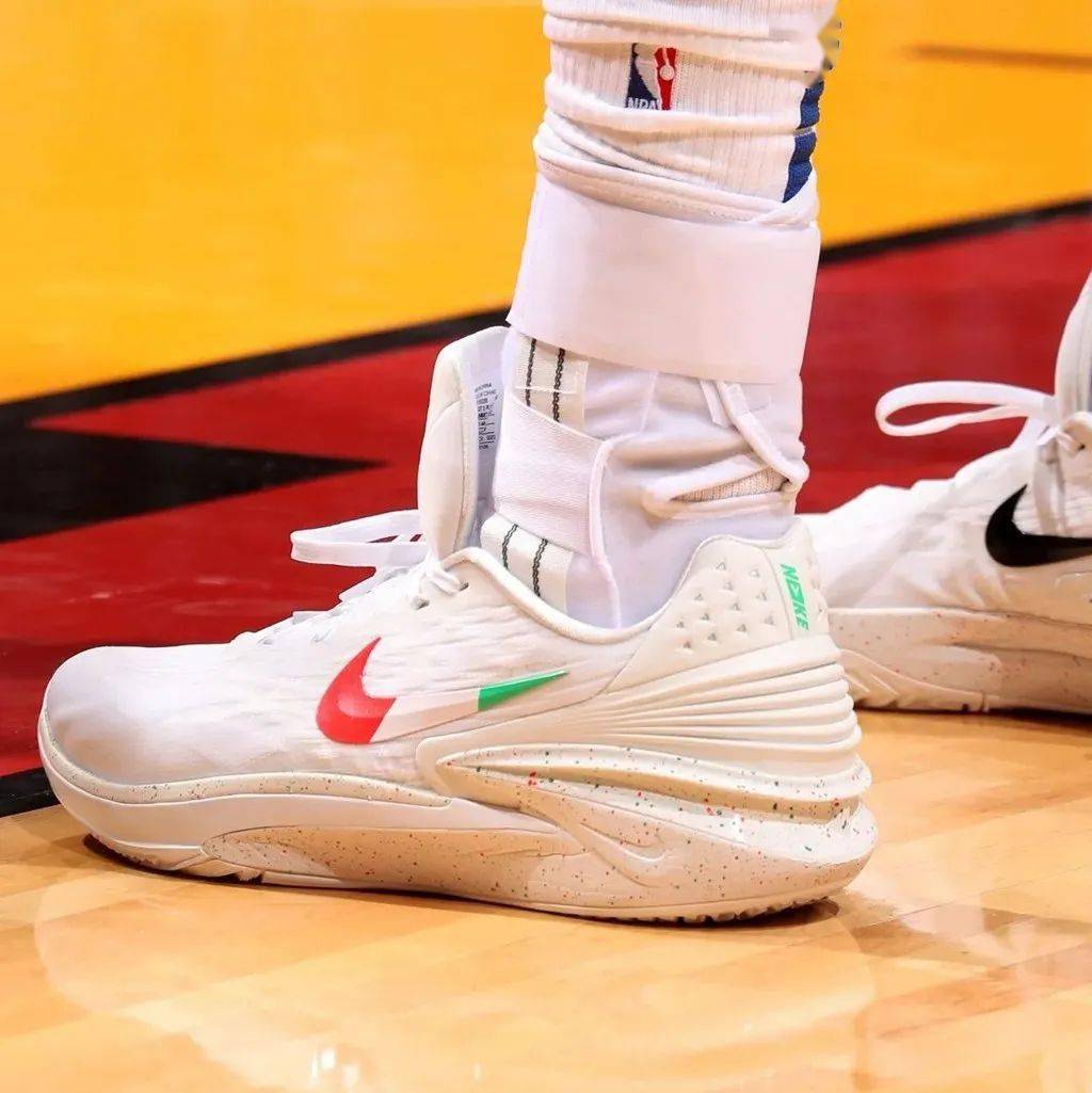 哈登上脚「中国配色」哈登 7!背后原因让人泪目!_nike_小郝_太阳