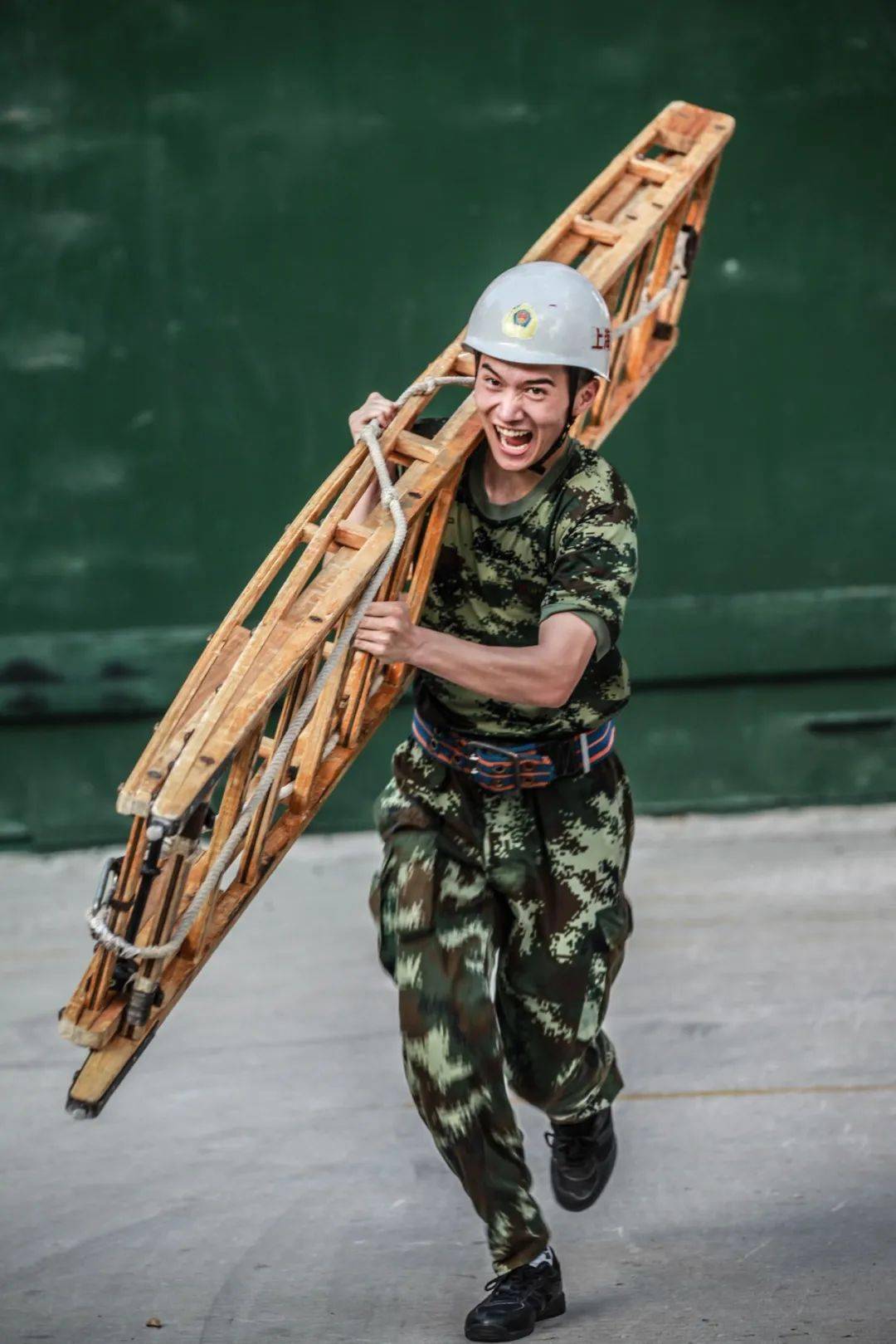 戏讯专访上海越剧院尹派小生冯军