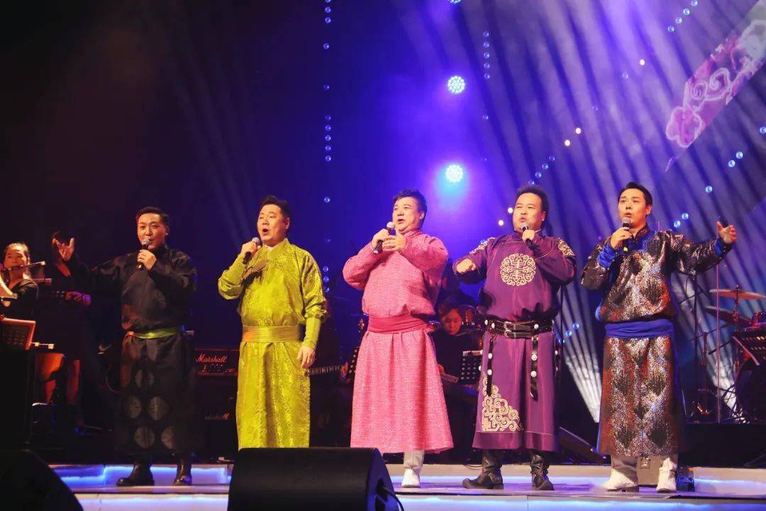 演唱会上,呼斯楞,傲日其愣,娜日莎,图雅娜莎,孟根花,阿都沁组合,a