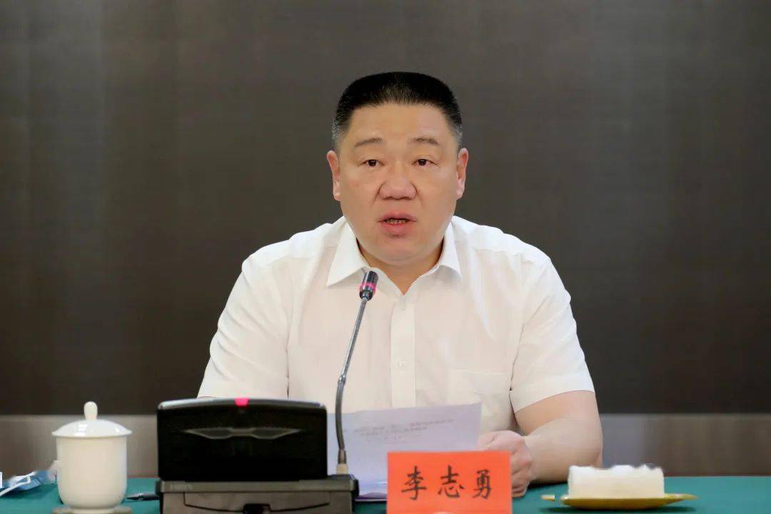 县领导李志勇,胡继城,赖国贤,简伟翔,各镇(园)