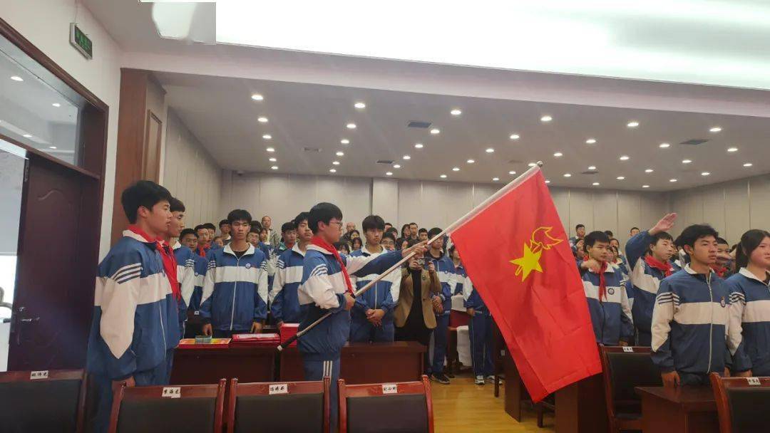 传承陇人品格】徽县2023年示范性集中入团仪式举行_第三中学_少先队员