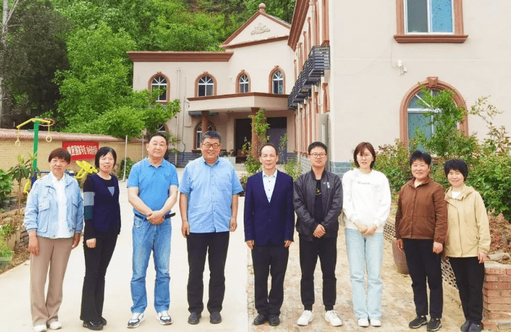 行政审批服务局赴金陵寺镇为区访亲养老院送去《民办非企业单位登记