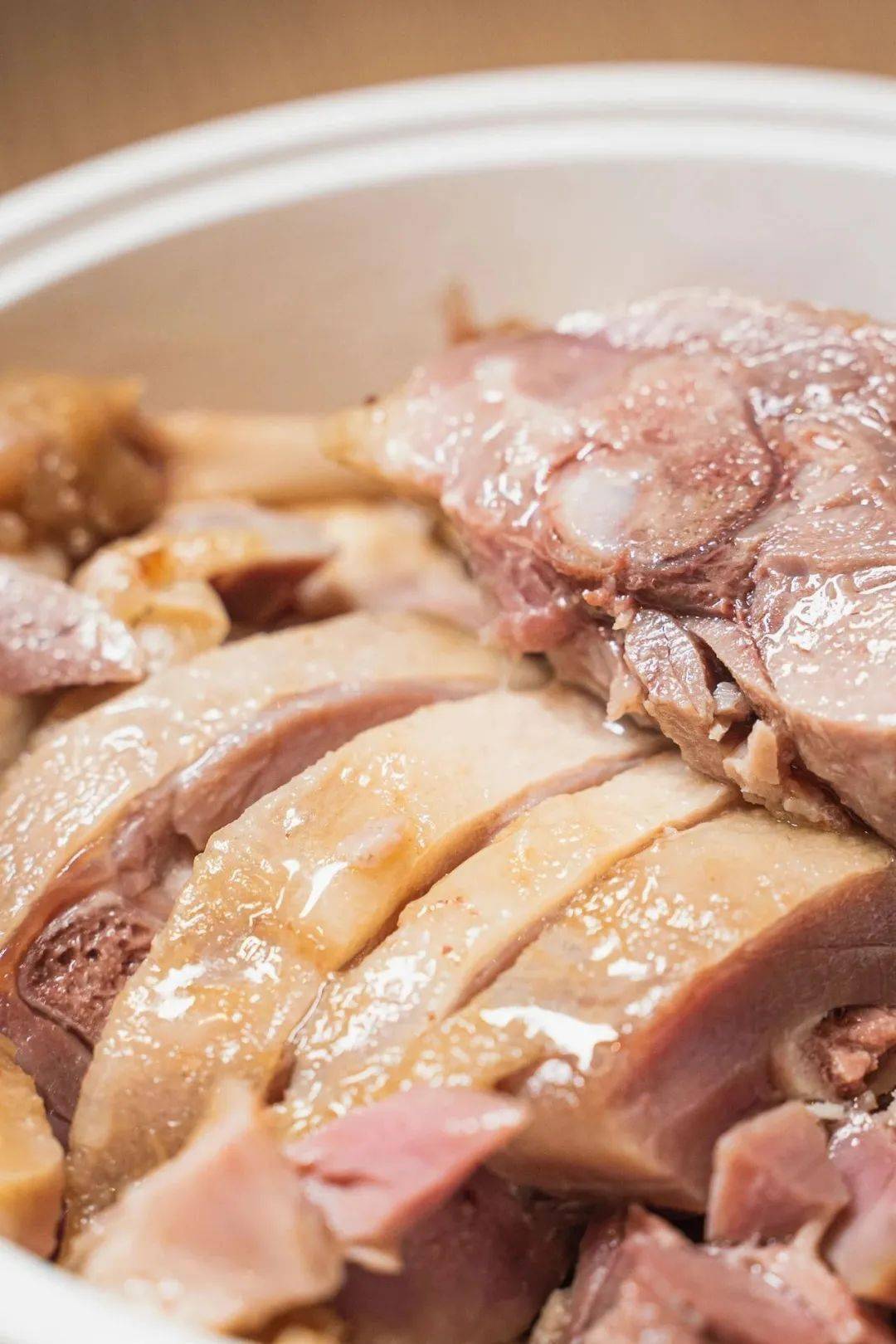 爆火南京浔味金陵盐水鸭!皮薄肉嫩,连骨头都入味了!_谷鸭_肉质_含量