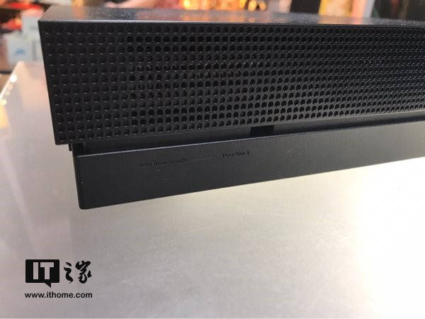 IT之家网友逛微软美国零售店，实拍Xbox One X样机震撼_手机搜狐网