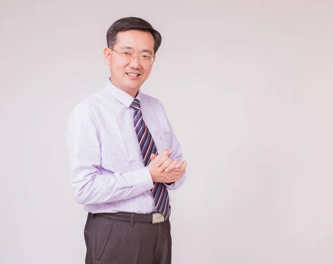 苏明强,1996年毕业于华东师范大学,泉州师范学院教授,硕士生导师,教育