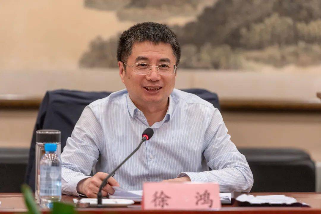 徐鸿在座谈中指出,新余因钢设市,因钢兴市,钢铁是立市之本.
