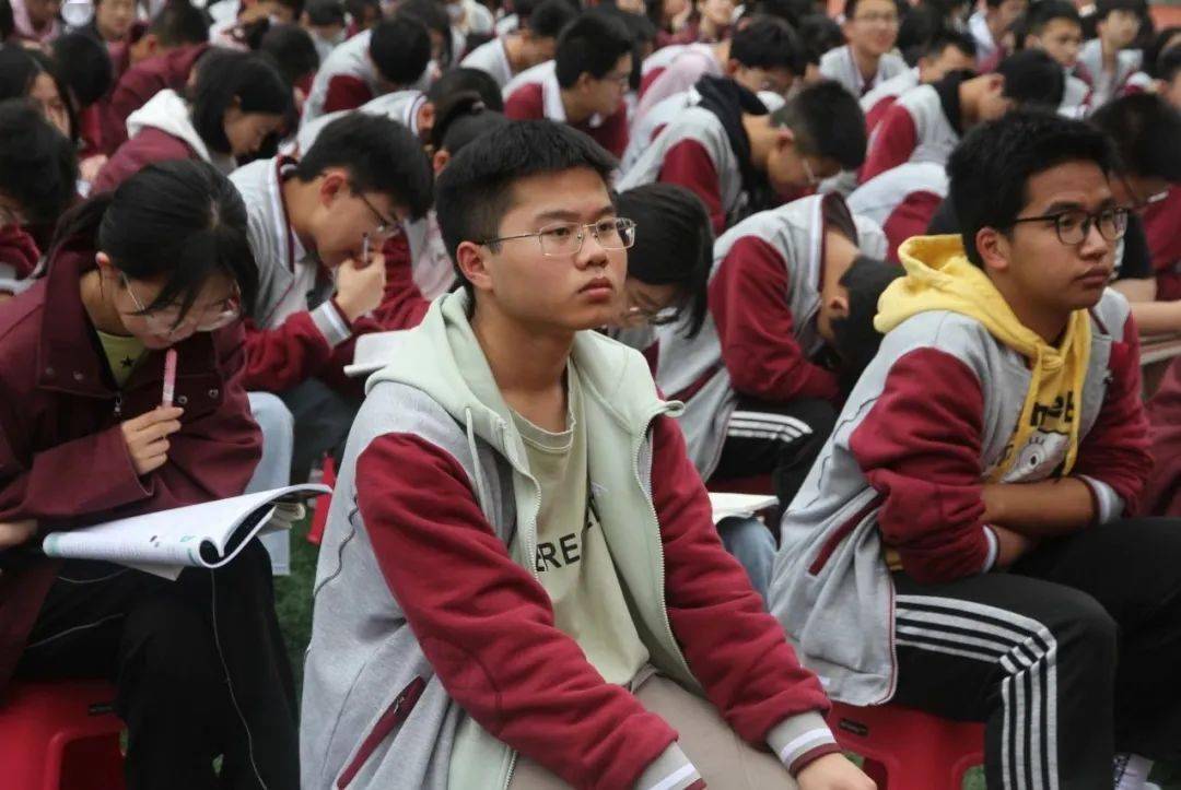 逐光而行 万里可期|恩施市第一中学2023年春季学期期中总结表彰大会