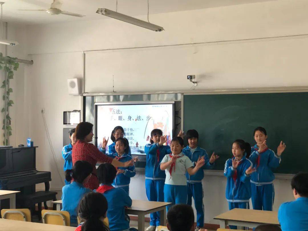 易县两所小学"沉浸式体验"传统文化之美_戏曲_互动_艺术