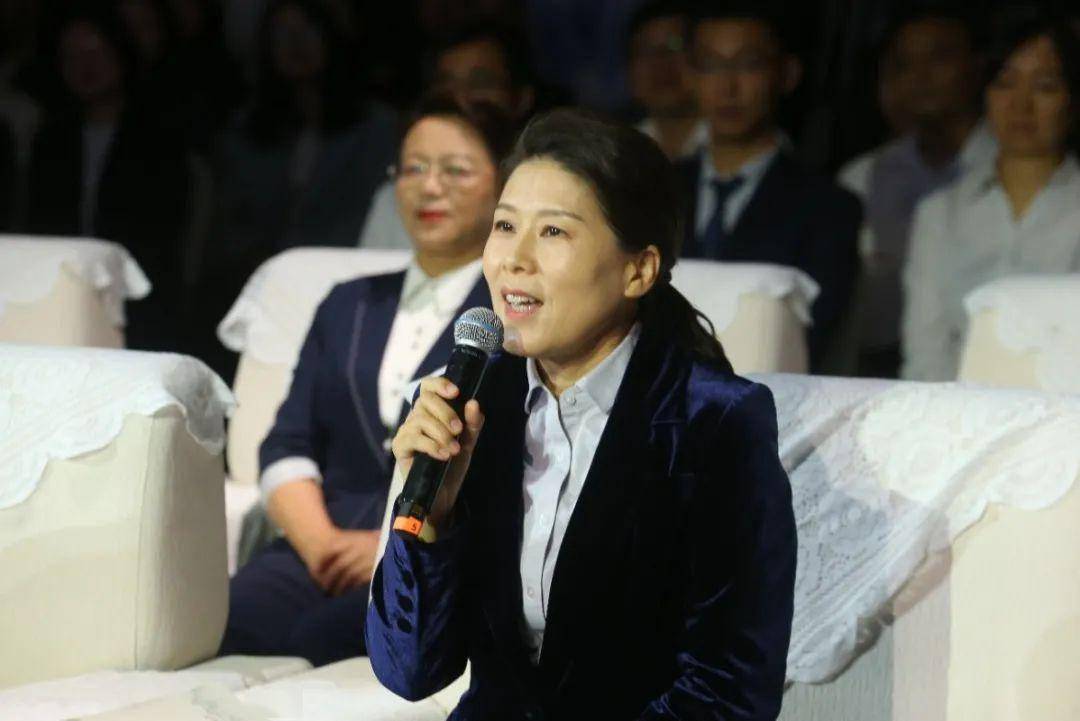 (烟台市副市长 隋子林)用两个"xian"字来介绍我们的烟台.