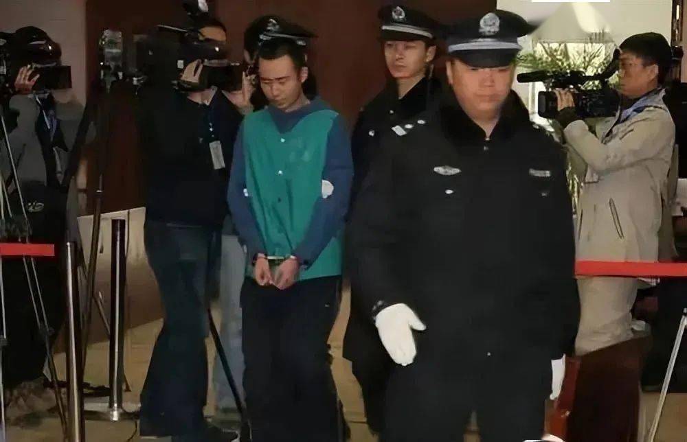 张家人放弃赔偿一定要药家鑫死,死刑之后张妙父母又向药家鑫父母要钱
