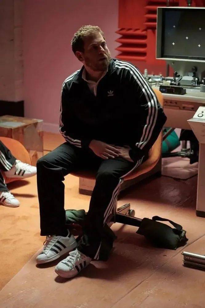 adidas samba太火了,jennie,王嘉尔抢着穿,今天3折抢!