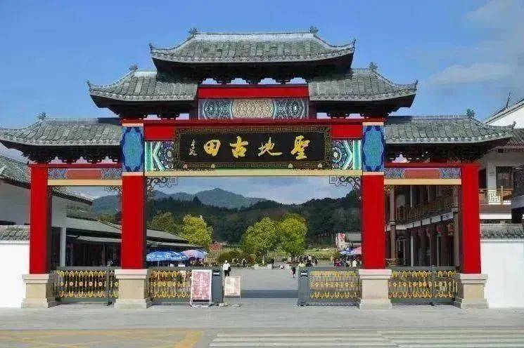 套餐内容:蜡像馆门票 景区观光车;古田旅游区优惠套票:60元/成人,1.