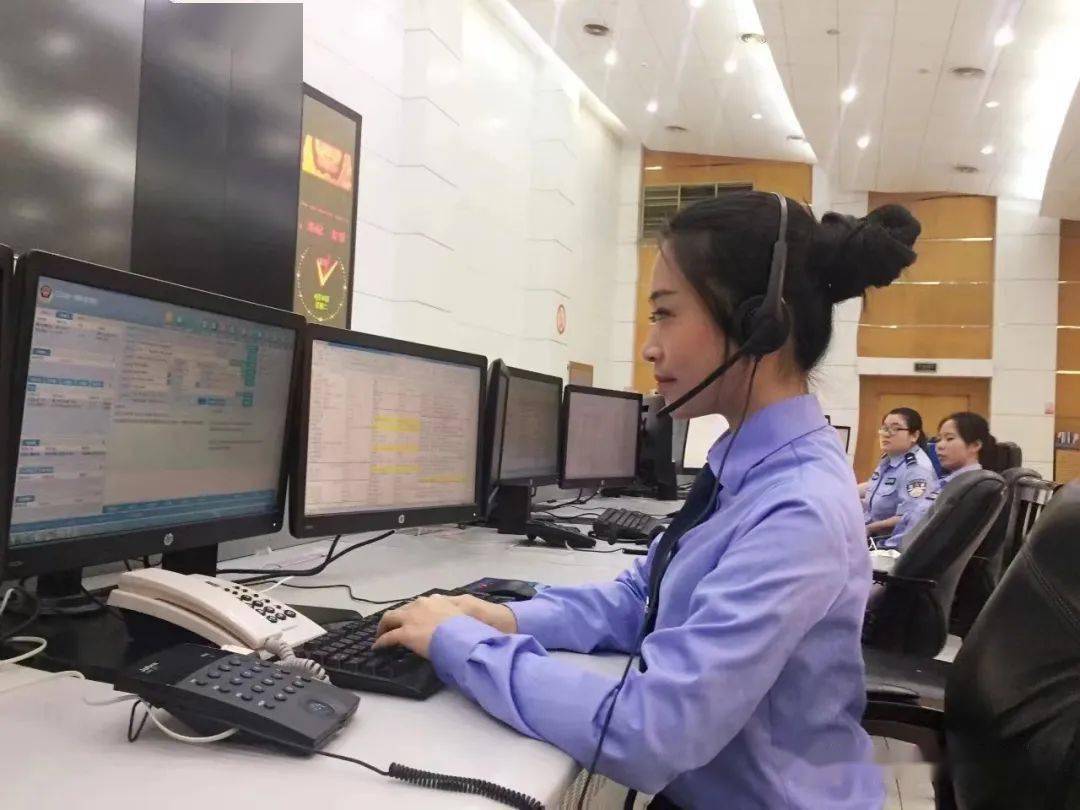 "也表明她还在呼唤关注,说明她信任110,"她在生死关头给110打电话,"是